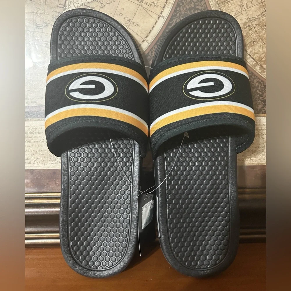 NFL • Green Bay Packers • Men’s Flip-Flops • Size M (9–10)
